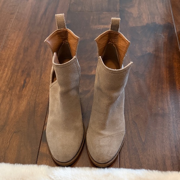 Steve Madden tan booties - Picture 2 of 3